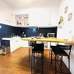 Iena 4 Etoiles - Centre Apartment