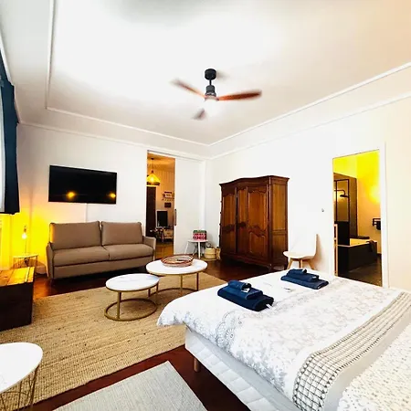 Iena 4 Etoiles - Centre Apartment *