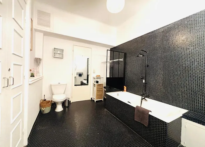 Iena 4 Etoiles - Centre Apartment